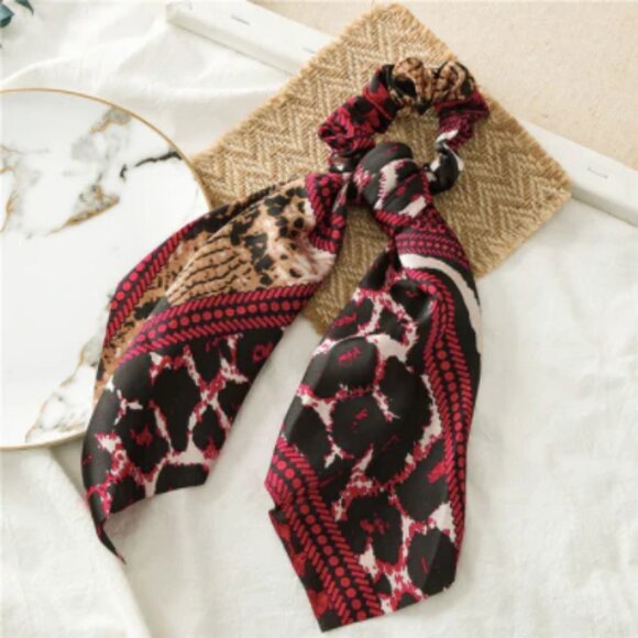 NWT Marta Scrunchie Bow Red Snake Print Hair Tie - Picture 5 of 5